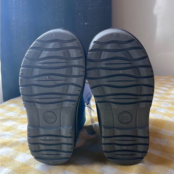 Snow boots size 11 - Picture 5 of 5